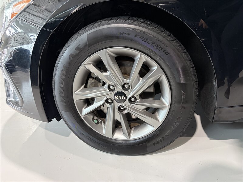 2019 Kia Optima LX - Photo 15 - Grand Rapids, MI 49512