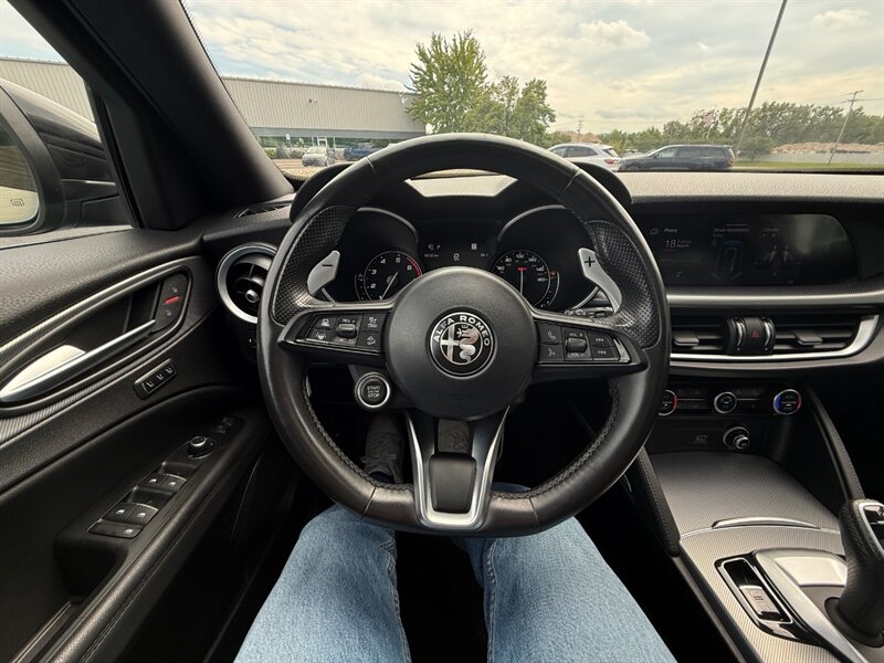 2023 Alfa Romeo Stelvio Veloce - Photo 31 - Grand Rapids, MI 49512