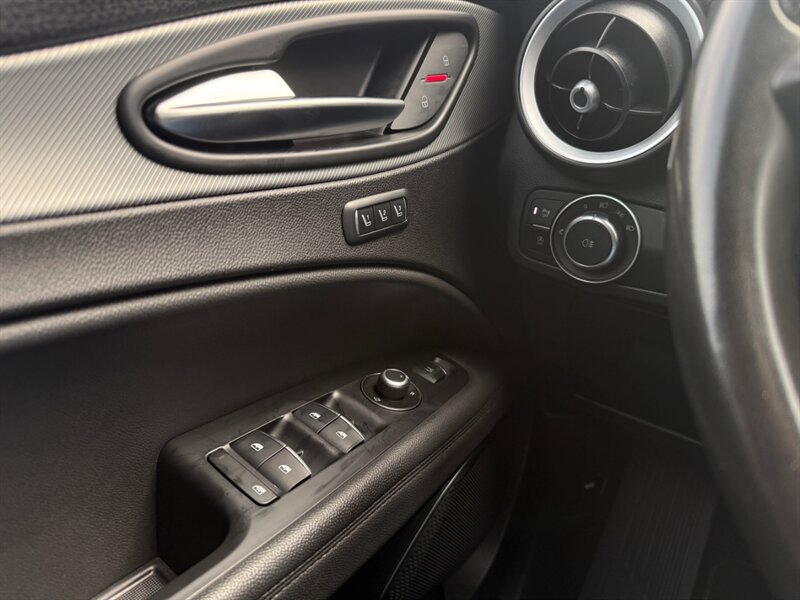 2023 Alfa Romeo Stelvio Veloce - Photo 24 - Grand Rapids, MI 49512