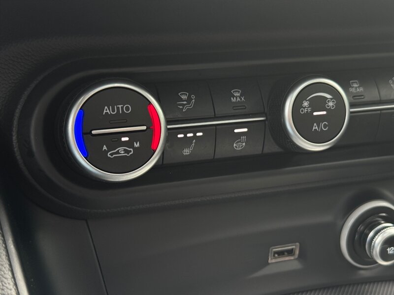 2023 Alfa Romeo Stelvio Veloce - Photo 37 - Grand Rapids, MI 49512