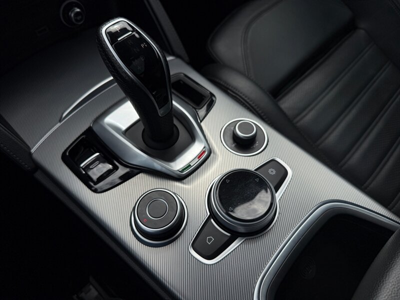2023 Alfa Romeo Stelvio Veloce - Photo 34 - Grand Rapids, MI 49512