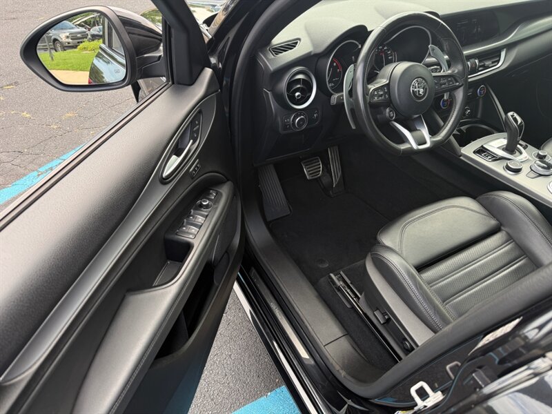 2023 Alfa Romeo Stelvio Veloce - Photo 22 - Grand Rapids, MI 49512