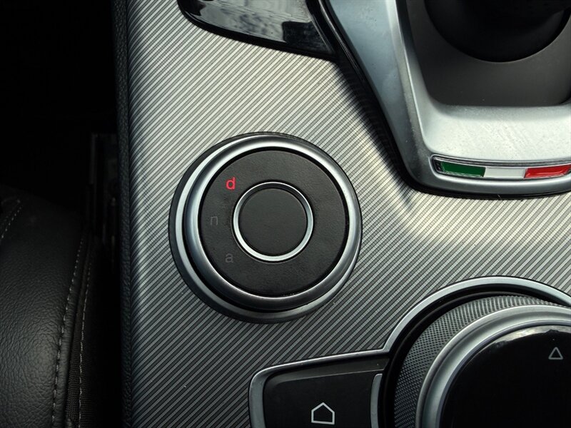 2023 Alfa Romeo Stelvio Veloce - Photo 39 - Grand Rapids, MI 49512