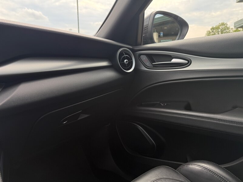 2023 Alfa Romeo Stelvio Veloce - Photo 42 - Grand Rapids, MI 49512