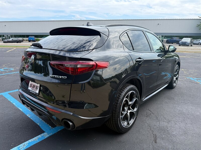 2023 Alfa Romeo Stelvio Veloce - Photo 17 - Grand Rapids, MI 49512