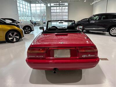 1993 Alfa Romeo Spider Veloce   - Photo 4 - Grand Rapids, MI 49512