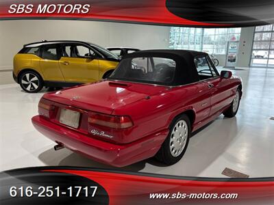 1993 Alfa Romeo Spider Veloce   - Photo 11 - Grand Rapids, MI 49512