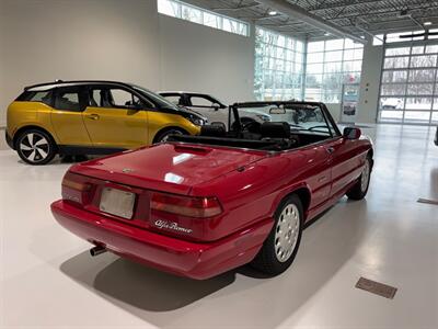 1993 Alfa Romeo Spider Veloce   - Photo 3 - Grand Rapids, MI 49512