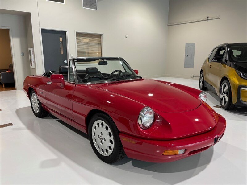 1993 Alfa Romeo Spider Veloce   - Photo 1 - Grand Rapids, MI 49512