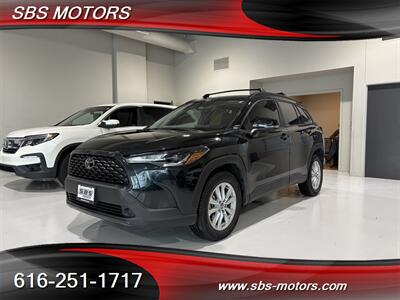 2025 Toyota Corolla Cross LE   - Photo 3 - Grand Rapids, MI 49512