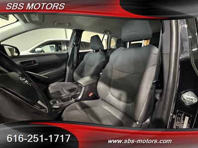 2025 Toyota Corolla Cross LE   - Photo 7 - Grand Rapids, MI 49512