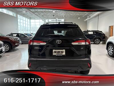 2025 Toyota Corolla Cross LE   - Photo 10 - Grand Rapids, MI 49512