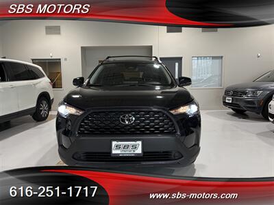 2025 Toyota Corolla Cross LE   - Photo 2 - Grand Rapids, MI 49512