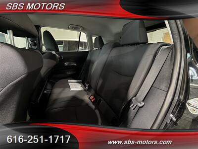 2025 Toyota Corolla Cross LE   - Photo 8 - Grand Rapids, MI 49512