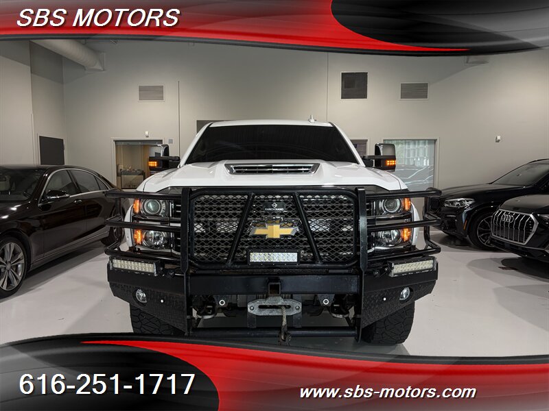 2017 Chevrolet Silverado 2500HD High Country - Photo 2 - Grand Rapids, MI 49512