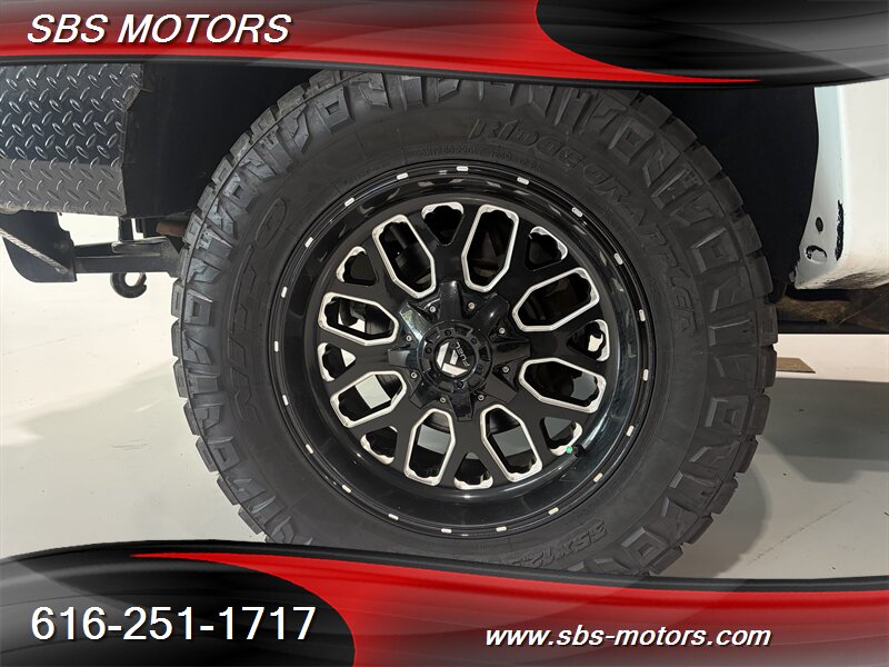 2017 Chevrolet Silverado 2500HD High Country - Photo 10 - Grand Rapids, MI 49512
