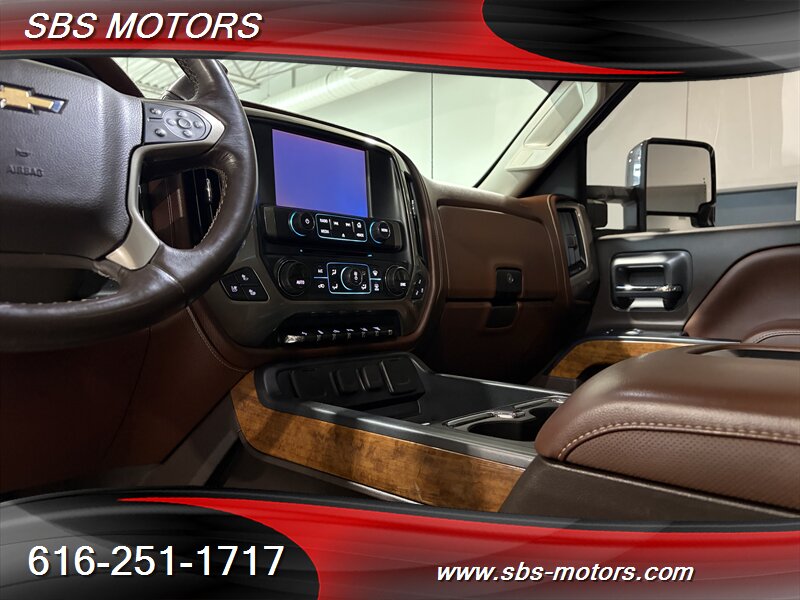 2017 Chevrolet Silverado 2500HD High Country - Photo 32 - Grand Rapids, MI 49512
