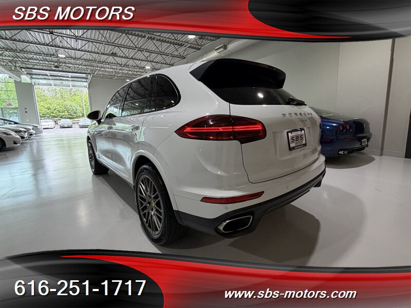 2017 Porsche Cayenne Platinum Edition - Photo 26 - Grand Rapids, MI 49512