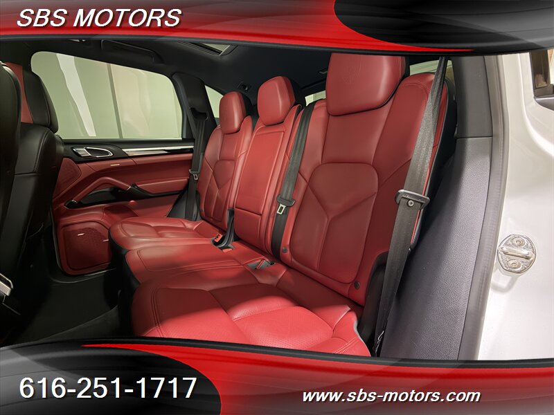 2017 Porsche Cayenne Platinum Edition - Photo 22 - Grand Rapids, MI 49512