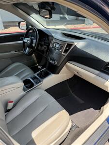 2011 Subaru Outback 2.5i Premium   - Photo 10 - Phoenix, AZ 85051