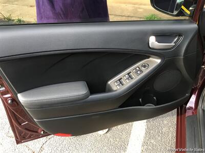 2018 Kia Forte LX   - Photo 8 - Homer, GA 30547