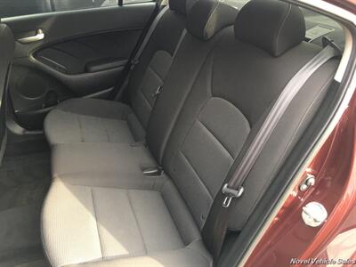 2018 Kia Forte LX   - Photo 9 - Homer, GA 30547