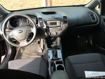 2018 Kia Forte LX   - Photo 6 - Homer, GA 30547