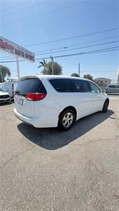 2019 Chrysler Pacifica Hybrid Touring Plus 1-Owner - Photo 8 - South El Monte, CA 91733