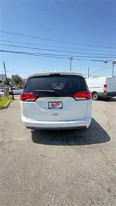 2019 Chrysler Pacifica Hybrid Touring Plus 1-Owner - Photo 12 - South El Monte, CA 91733