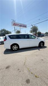 2019 Chrysler Pacifica Hybrid Touring Plus 1-Owner - Photo 11 - South El Monte, CA 91733