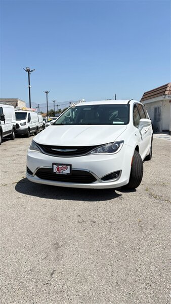 2019 Chrysler Pacifica Hybrid Touring Plus 1-Owner   - Photo 1 - South El Monte, CA 91733