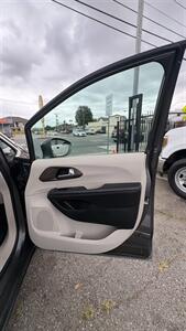 2017 Chrysler Pacifica Touring-L Loaded   - Photo 20 - South El Monte, CA 91733