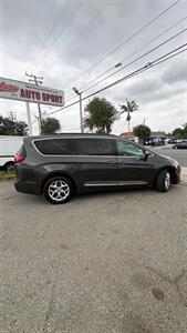 2017 Chrysler Pacifica Touring-L Loaded   - Photo 14 - South El Monte, CA 91733