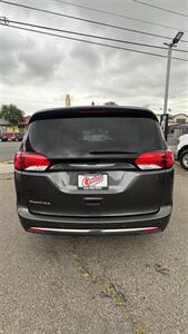 2017 Chrysler Pacifica Touring-L Loaded   - Photo 11 - South El Monte, CA 91733