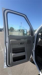 2023 Ford E-350 SD Reefer Box Van Low Miles - Photo 18 - South El Monte, CA 91733