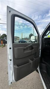 2017 Chevrolet Express 3500 W/Hydrulic Lift Gate - Photo 19 - South El Monte, CA 91733