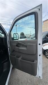 2017 Chevrolet Express 3500 W/Hydrulic Lift Gate - Photo 17 - South El Monte, CA 91733