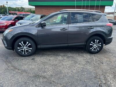 2018 Toyota RAV4 LE   - Photo 4 - Cincinnati, OH 45231