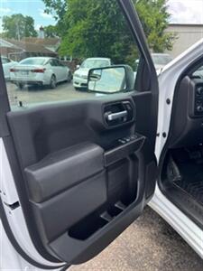 2022 Chevrolet Silverado 1500 Limited Custom   - Photo 5 - Cincinnati, OH 45231