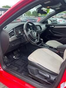 2019 Volkswagen Jetta R-Line   - Photo 8 - Cincinnati, OH 45231