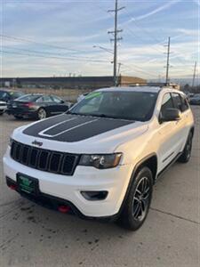 2017 Jeep Grand Cherokee Trailhawk   - Photo 1 - Cincinnati, OH 45231