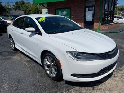 2015 Chrysler 200 S   - Photo 9 - Cincinnati, OH 45231