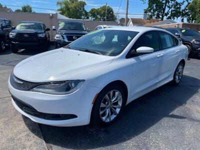 2015 Chrysler 200 S   - Photo 1 - Cincinnati, OH 45231