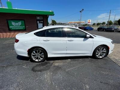 2015 Chrysler 200 S   - Photo 4 - Cincinnati, OH 45231