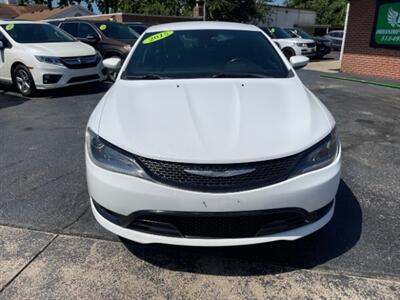 2015 Chrysler 200 S   - Photo 8 - Cincinnati, OH 45231