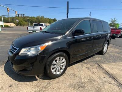 2013 Volkswagen Routan SE Minivan