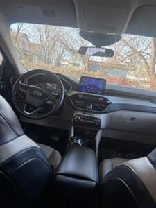 2020 Ford Escape SEL   - Photo 13 - Cincinnati, OH 45231