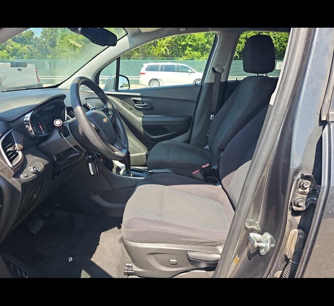 2020 Chevrolet Trax LS   - Photo 9 - San Diego, CA 92154