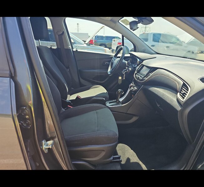 2020 Chevrolet Trax LS   - Photo 10 - San Diego, CA 92154