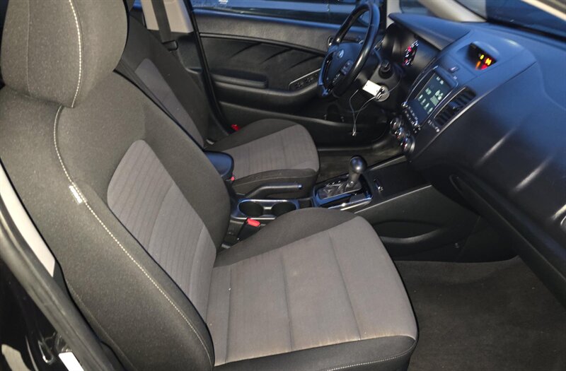 2018 Kia Forte S - Photo 4 - San Diego, CA 92154